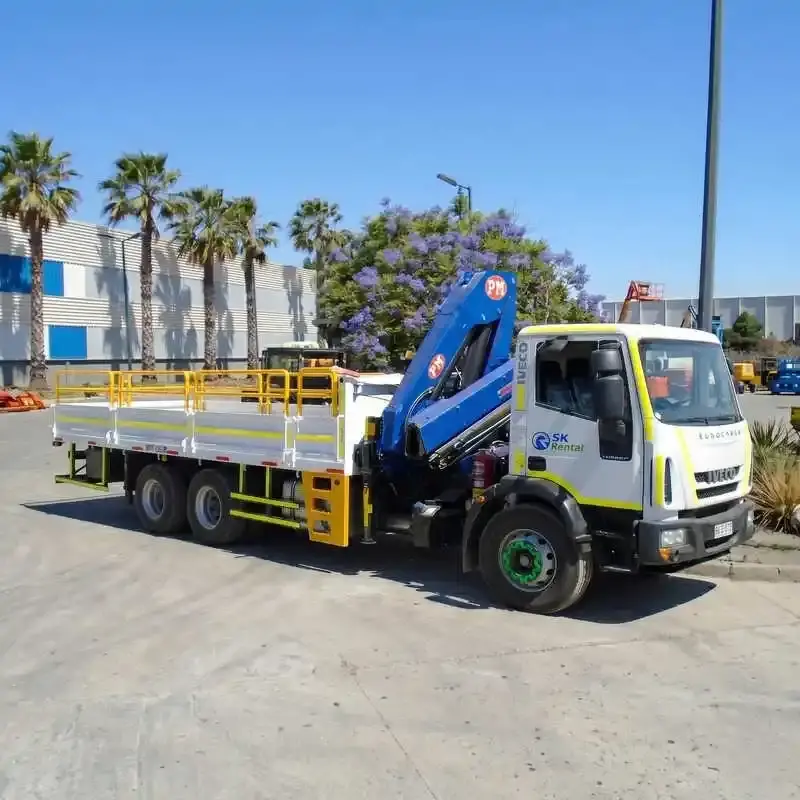 Arriendo de Camión Pluma 5.4 Ton. Iveco modelo Grúa PM 27525 en SK Rental con cobertura nacional.